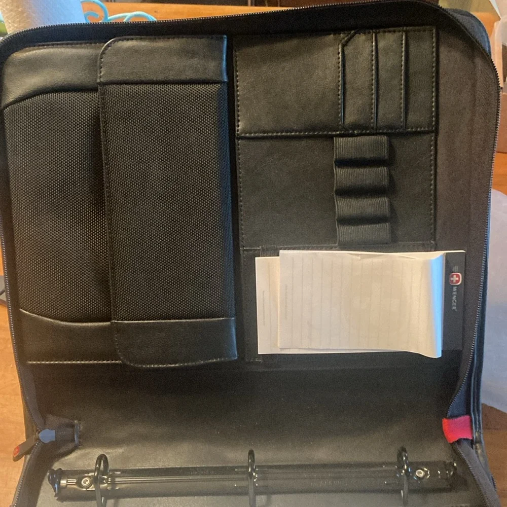 Wenger Swiss Gear LEATHER NYLON Binder Black The Centra Folio Black Laptop
